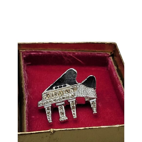 Diamond Look by Kramer Brooch Silver Plate Rhinestone Studded Grand Piano 1960s - Picture 3 of 9